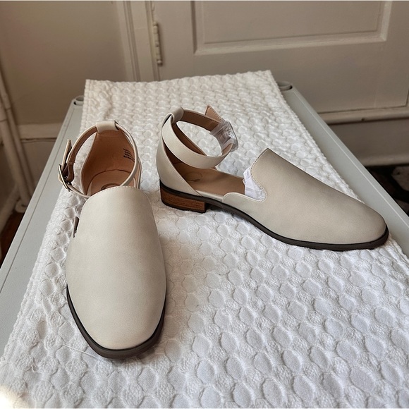 Journee Loreta Loafer Flats Vegan Leather Ivory Buckle Straps Square Toe 1” Heel - Picture 1 of 16